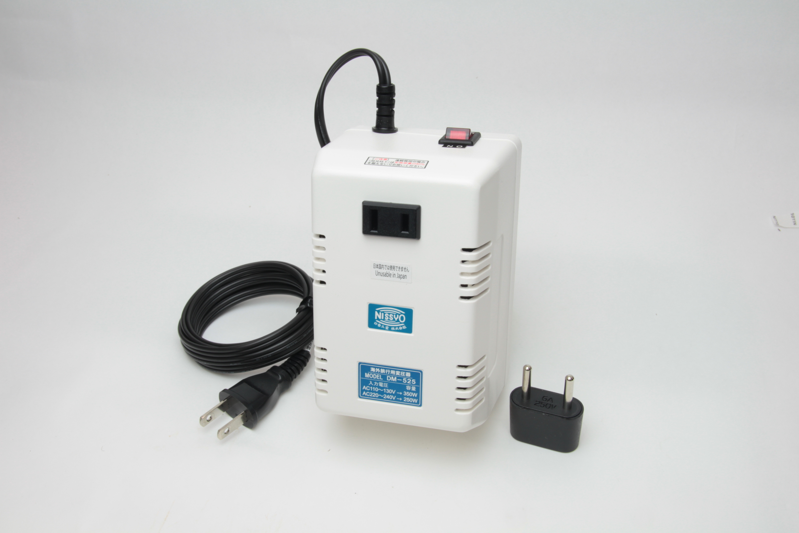 新品未使用　変圧器 DM-525入力電圧110〜240V 出力電圧100V